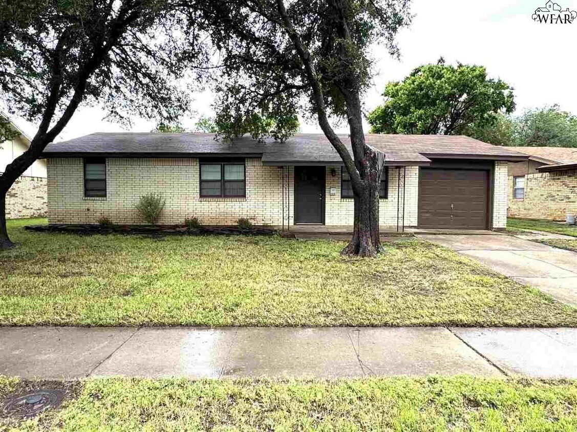 Foto principal - 5220 St Helena Dr