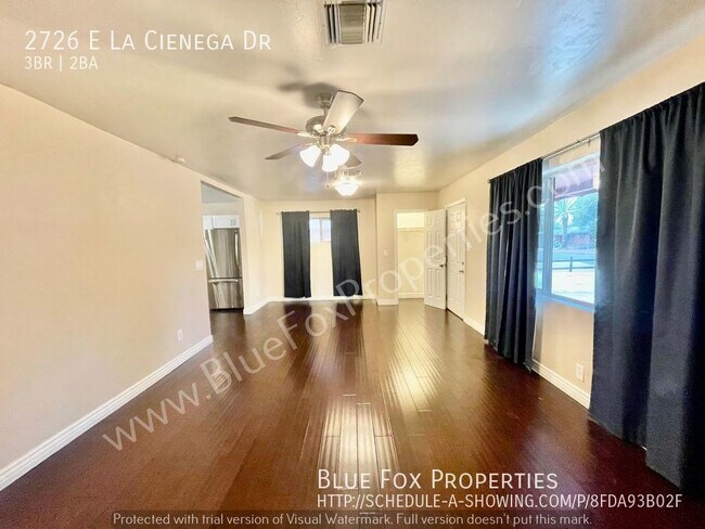 Building Photo - 2726 E La Cienega Dr