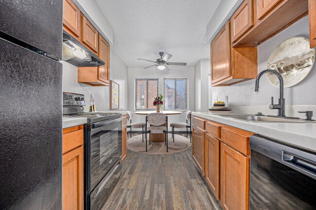 Building Photo - Lake Eden Apartments & Townhomes