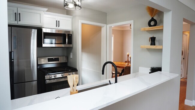 Building Photo - 3303 Normandy Rd