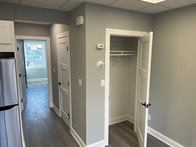 Foto del edificio - 127 Tunxis Hill Rd