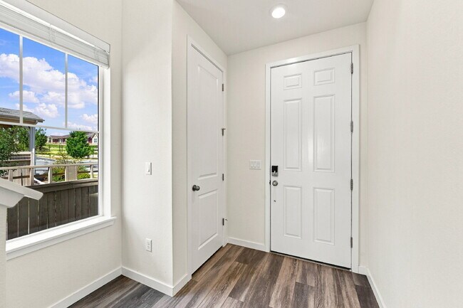 Foto del edificio - $2,995.95-3-Bed, 2.5-Bath Updated Townhouse in Broomfield!