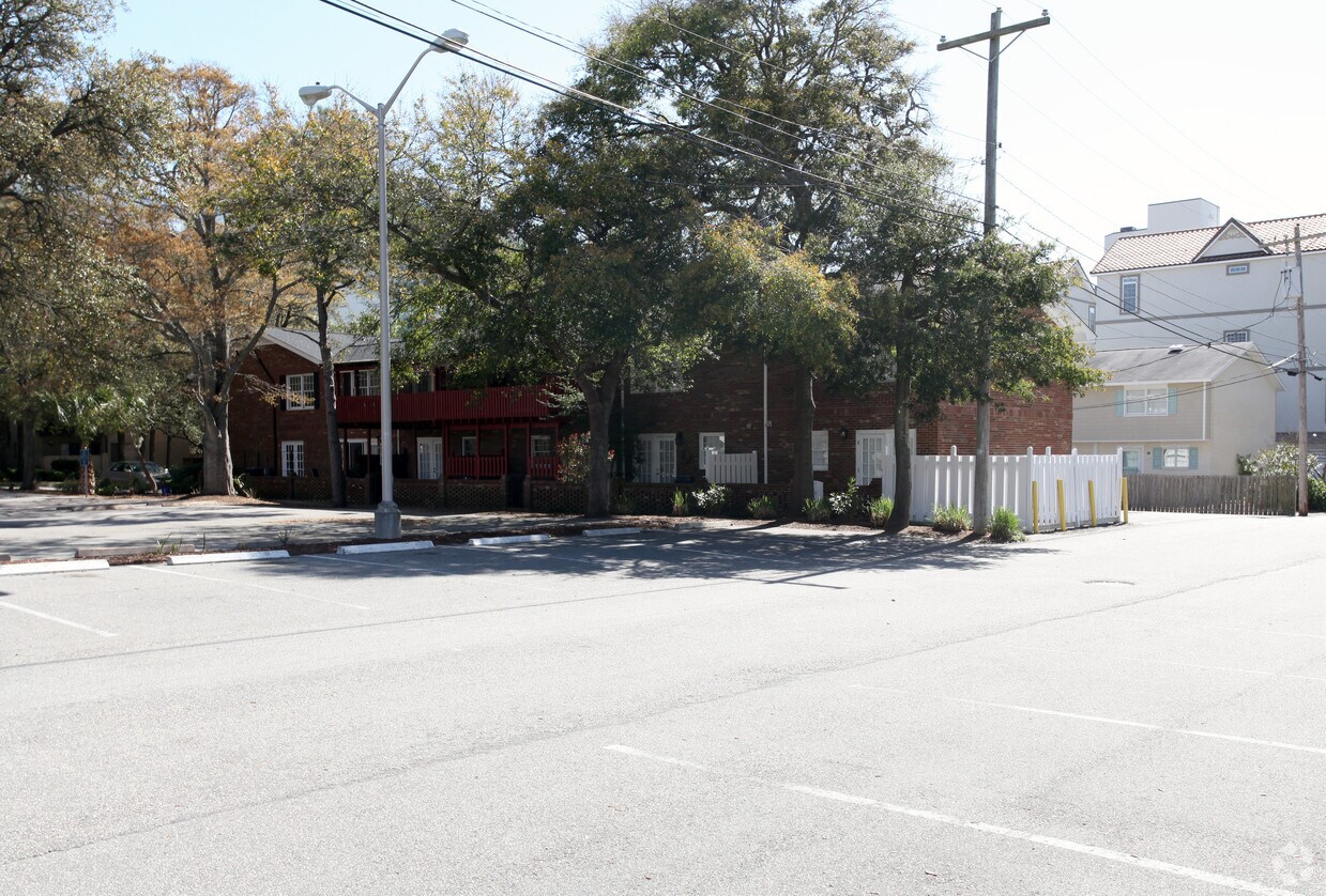 Building Photo - 219 76th Ave N