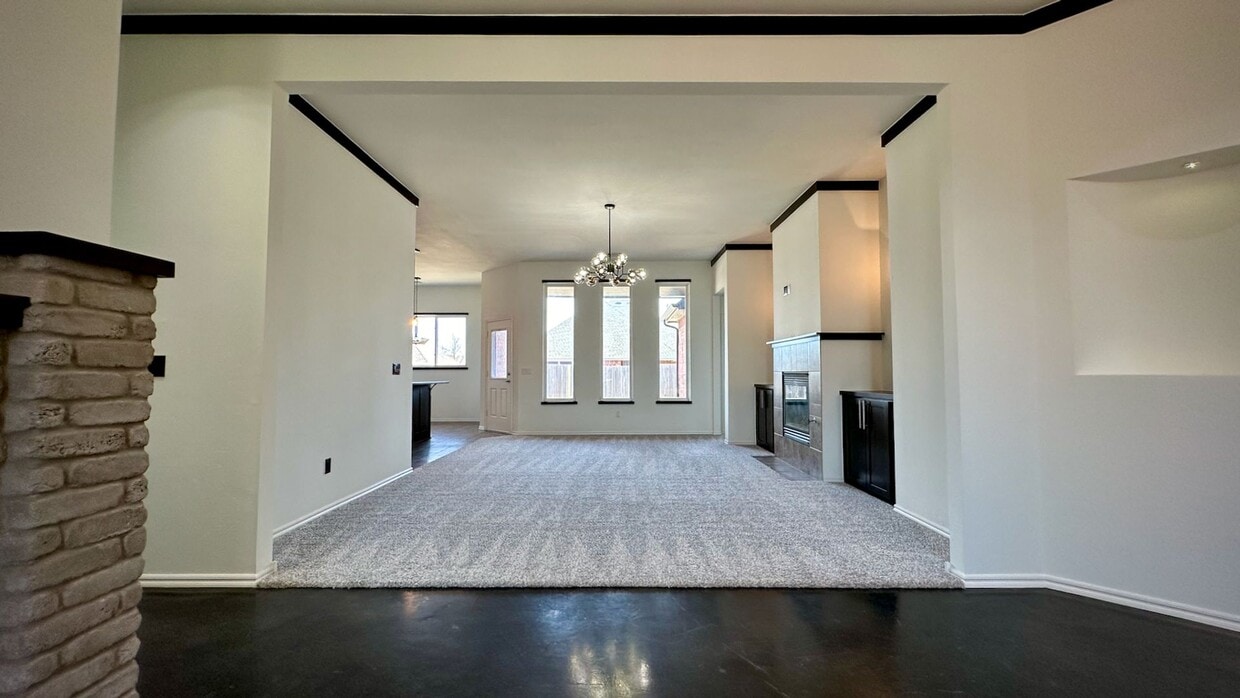 Primary Photo - Freshly Updated, 4 Bed, 3 Bath, 3 Car, + H...