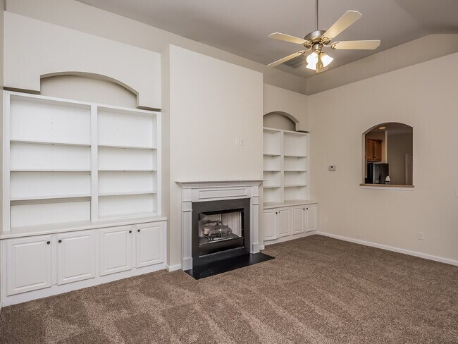 Foto del edificio - 92 Majestic Dr