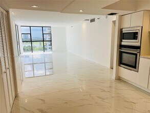 Building Photo - 20505 E Country Club Dr