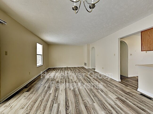 Building Photo - 172 Mountain Dr