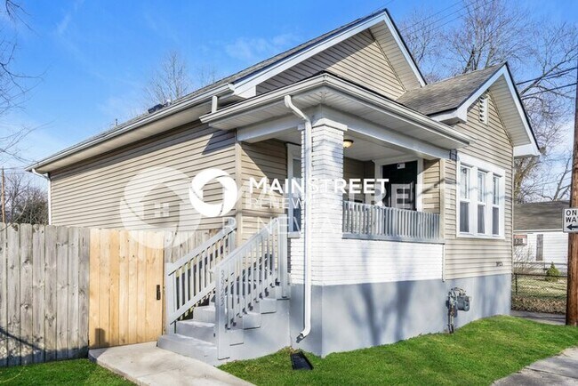 Foto del edificio - 3 Bedroom Pet-Friendly Home in Louisville, KY with Main Street Renewal