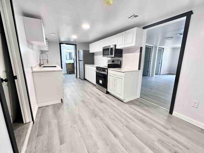 Foto del edificio - 719 S Poplar St