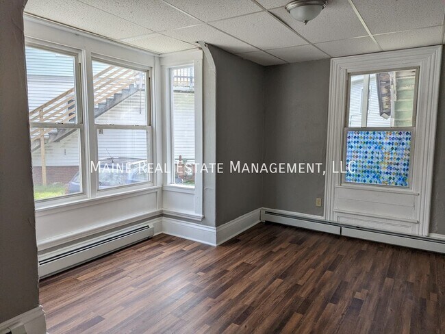 Building Photo - 378 Hammond St