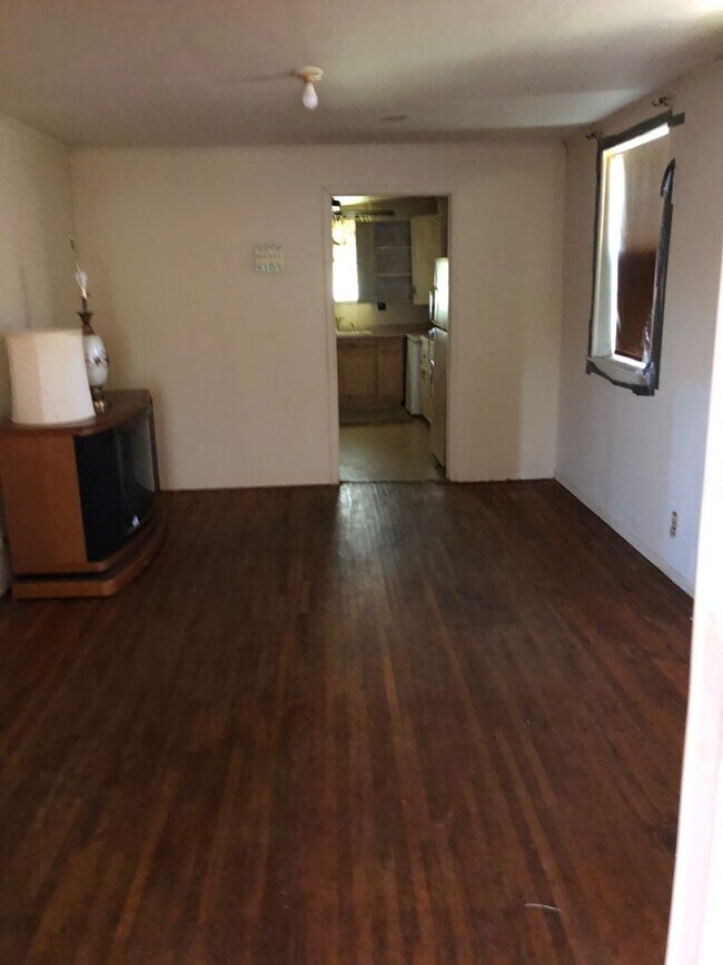 Building Photo - Three bedroom rent to own home, needs TLC