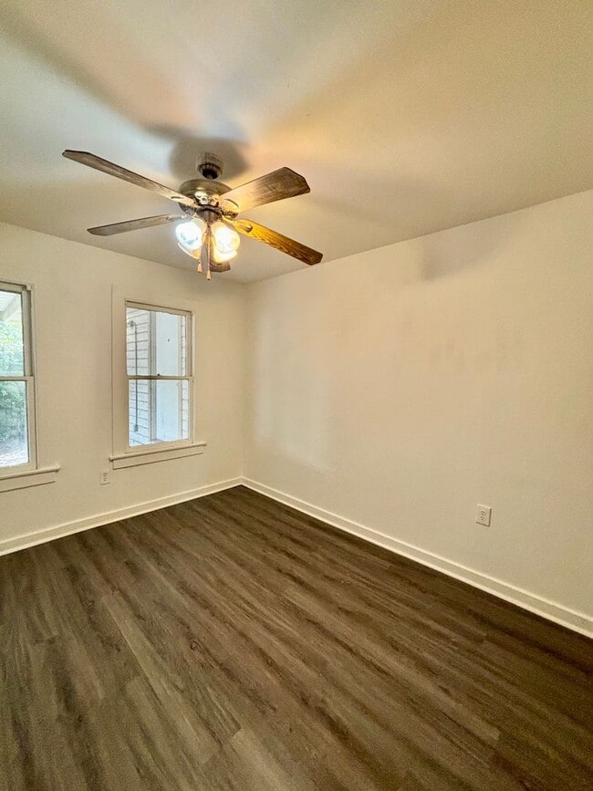 Building Photo - Coming Soon!! Charming 2bed/1bath!!