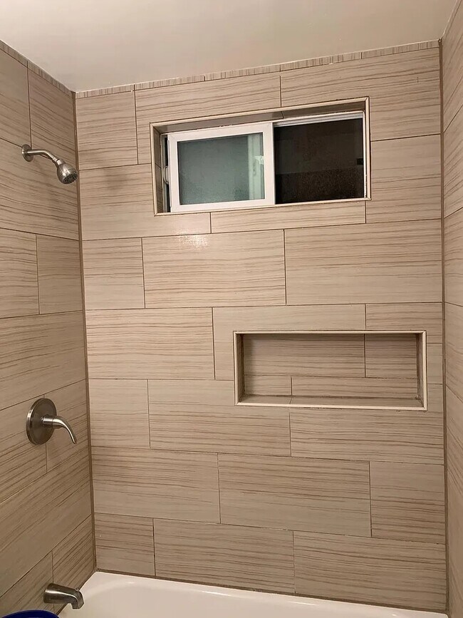 Foto del edificio - 12737 Barlin Ave
