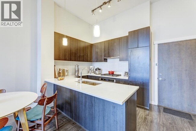Building Photo - 9366 Tomicki Ave