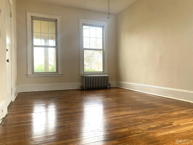 Building Photo - 207 Woodbridge Ave
