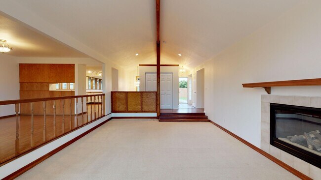 Foto del edificio - Browns Point large duplex - 2800+ sq ft,  4 bed/2.75 bath with 3 car garage - Available March 10 ...