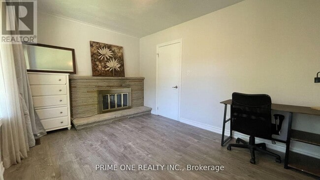 Building Photo - 164 Meadowvale Rd