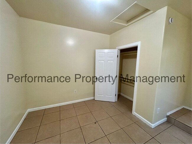 Building Photo - 615 Flower St