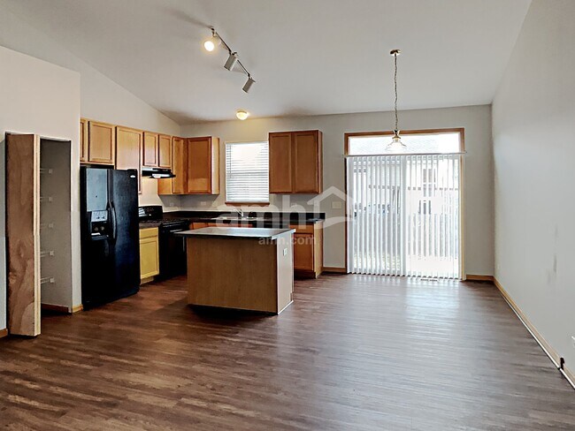 Building Photo - 1827 Woodside Drive