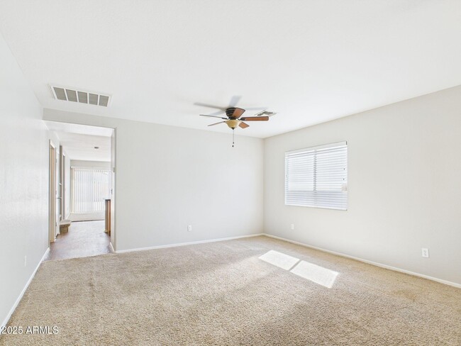Building Photo - 1233 W Roosevelt Ave