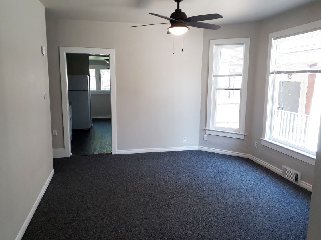 Primary Photo - 325 S Sherwood St