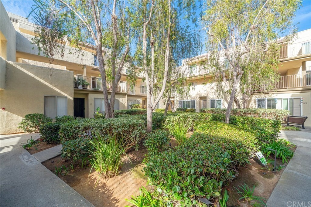 Courtyard - 13754 Mango Dr