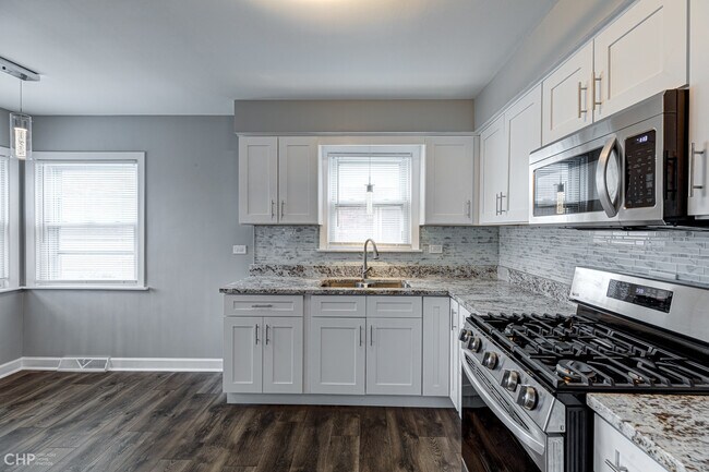 Foto del edificio - 5812 W 63rd Pl