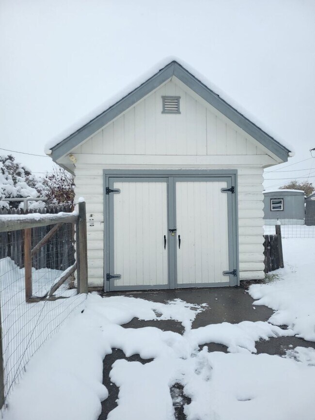 Foto del edificio - Live/work or both, 2 Bed 1 bath house in B...