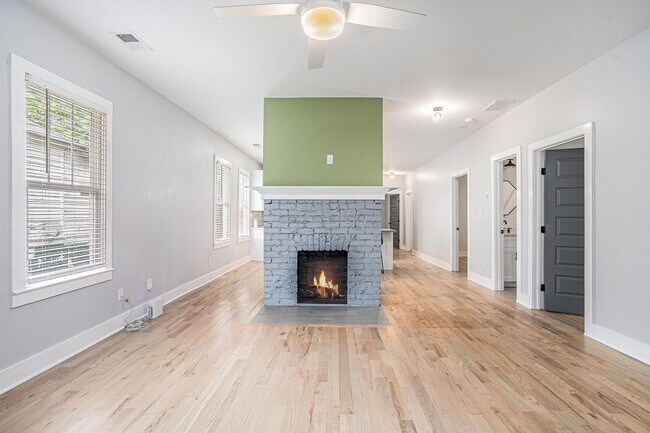 Foto del edificio - 3 Bedrooms 2 Bathrooms | Landscaping Included