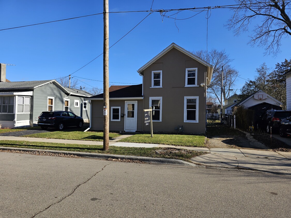 513 Cherry St, Janesville, WI 53548 House Rental in Janesville, WI