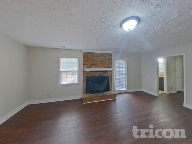 Foto del edificio - 100 Creekwood Ct