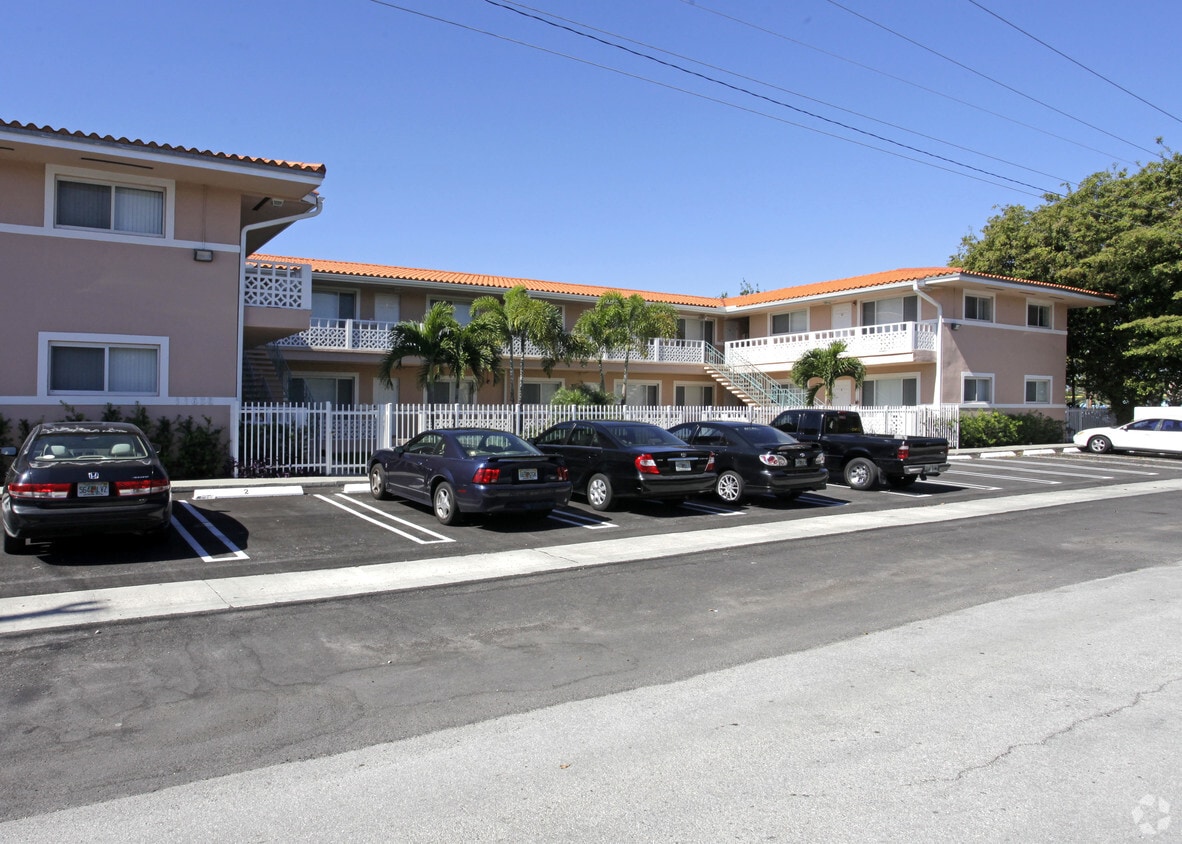 1163011640 N Bayshore Dr, North Miami, FL 33181 Apartments in North