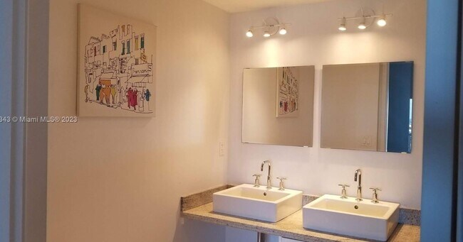 Foto del edificio - 185 SW 7th St