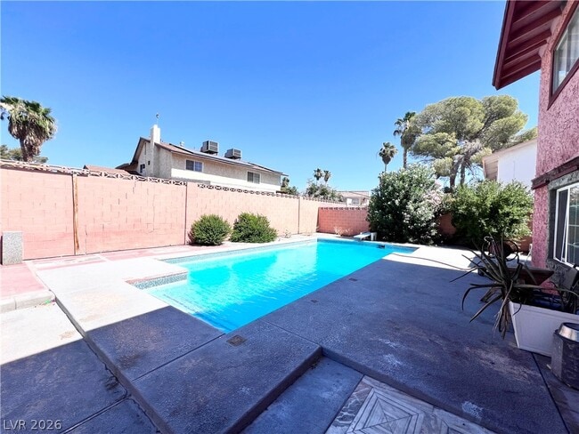 Building Photo - 5009 Mesa View Dr
