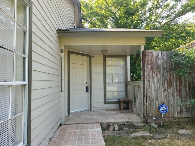 Building Photo - 9712 Eastwend Dr