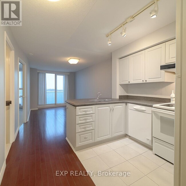 Photo du bâtiment - 33-1933 Elm Dr W