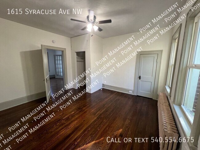 Building Photo - Lovely 3 Bed 1 Bath