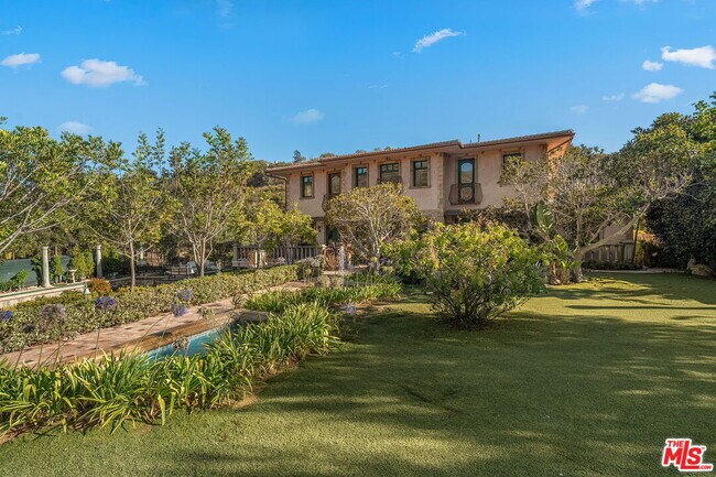 Building Photo - 28305 Via Acero