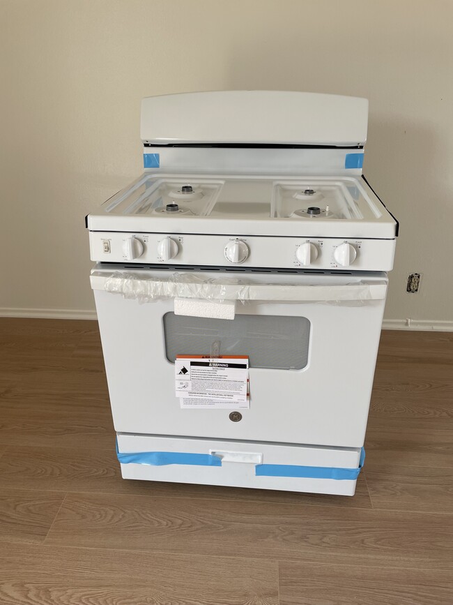 New Stove (Not Installed yet) - 3155 Rosecrans Ave