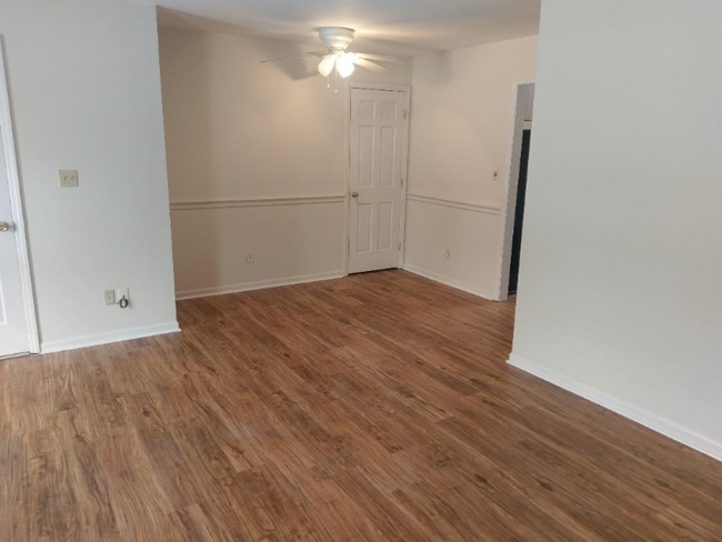 Building Photo - 255 Meadowview Dr