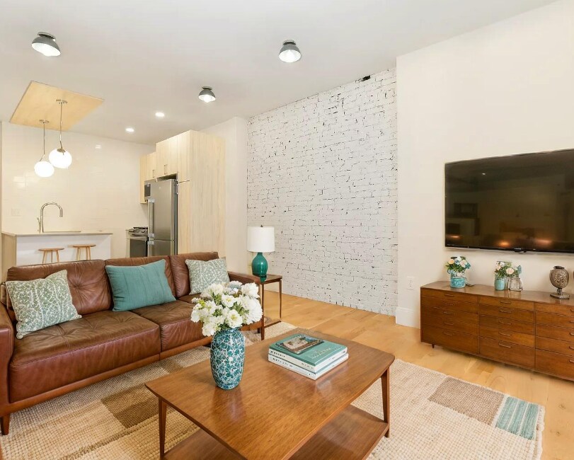 Foto principal - 200 Maverick St