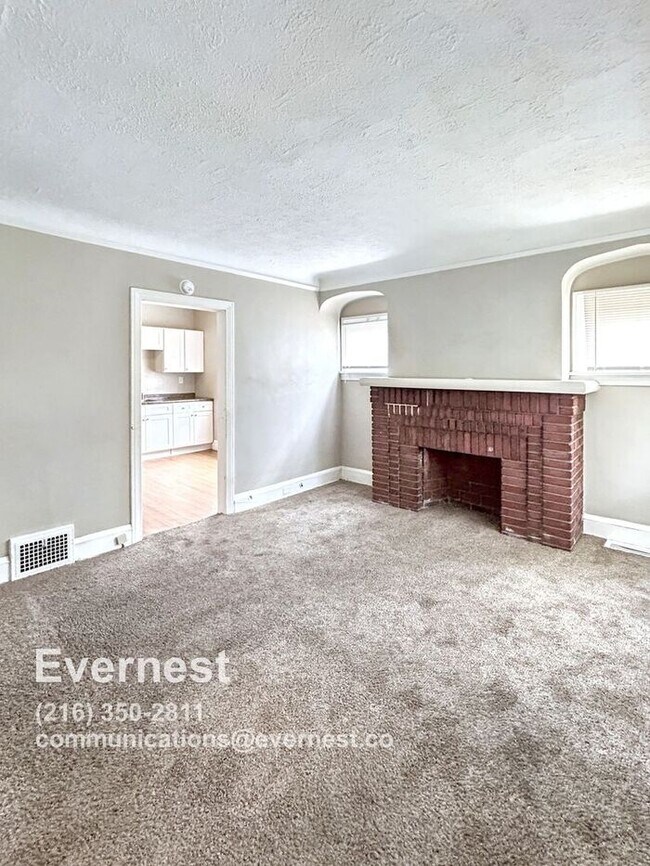 Foto del edificio - 11917 Forest Ave