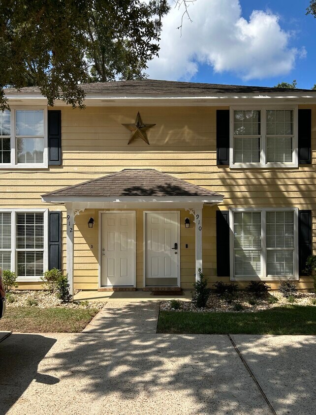 912 McCay Ave, Mobile, AL 36609 Townhome Rentals in Mobile AL