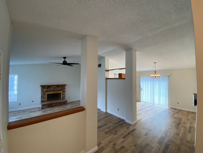 Building Photo - Freshly Renovated 3 Bedroom Home