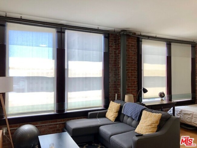 Foto del edificio - 460 S Spring St