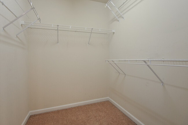 Building Photo - 2714 Deerwood Ln