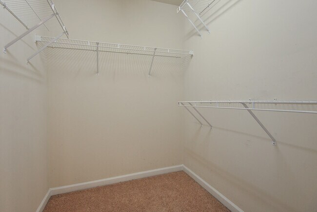 Foto del edificio - 2714 Deerwood Ln