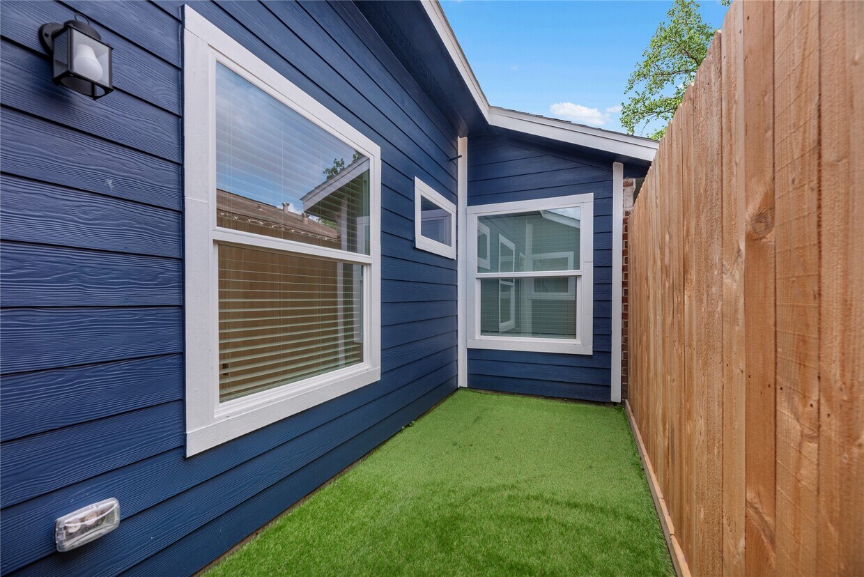 Building Photo - 18503 Willow Moss Dr