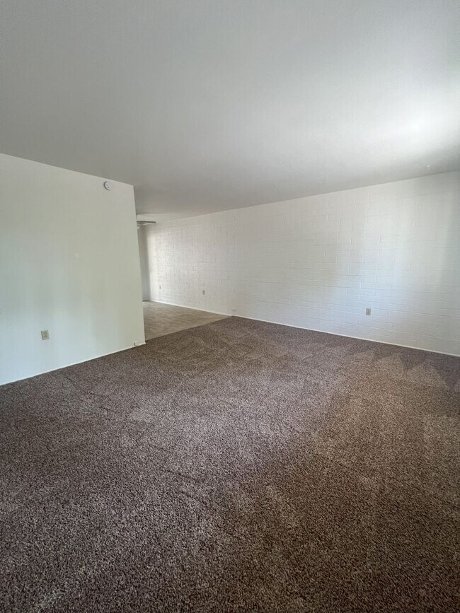 Building Photo - Great townhome in 55 and Older community!