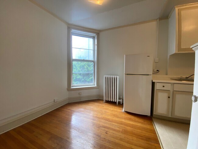 Foto del edificio - 3350 N Claremont Ave